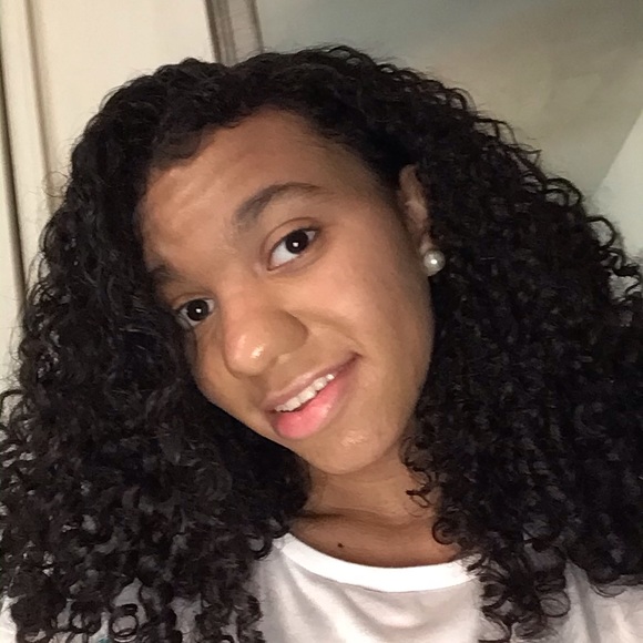 Meet your Posher, Ari - Picture 1 of 3